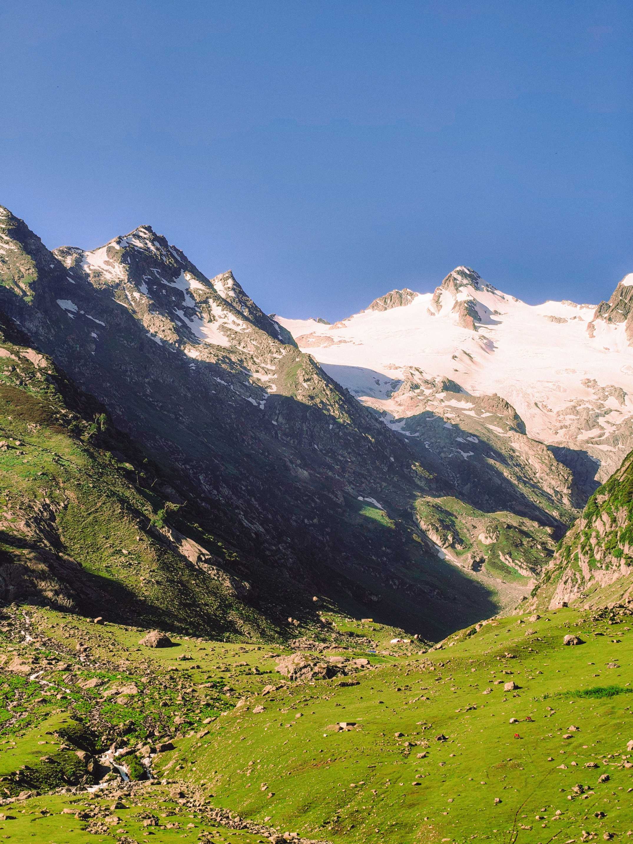 Beautiful Sonamarg glacier valley - highlight of 7 Days Complete Kashmir Tour